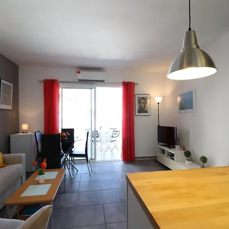 Apartament In With Balcony Roses