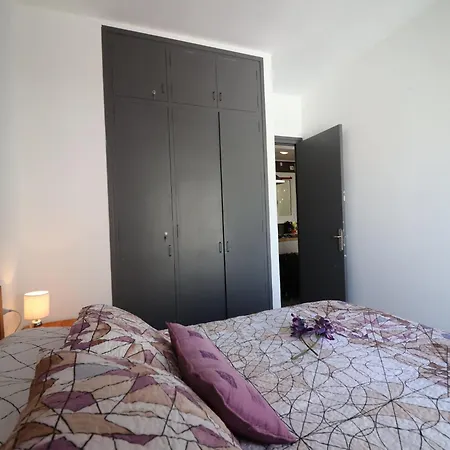 Apartament In With Balcony Roses